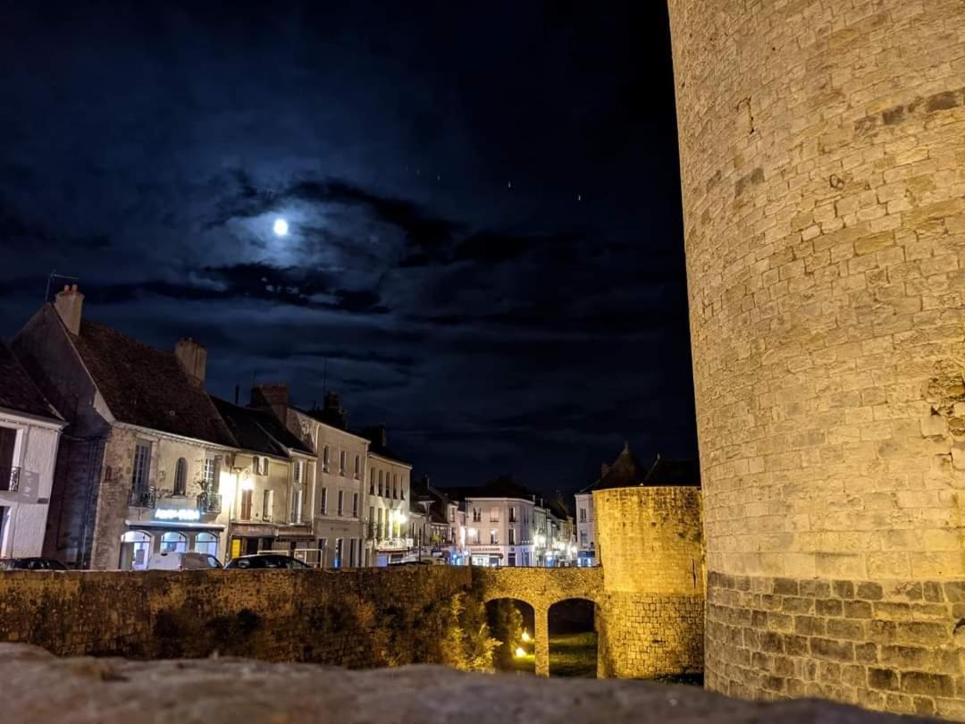 Chambre D'Hote Du Chateau Dourdan Exterior foto